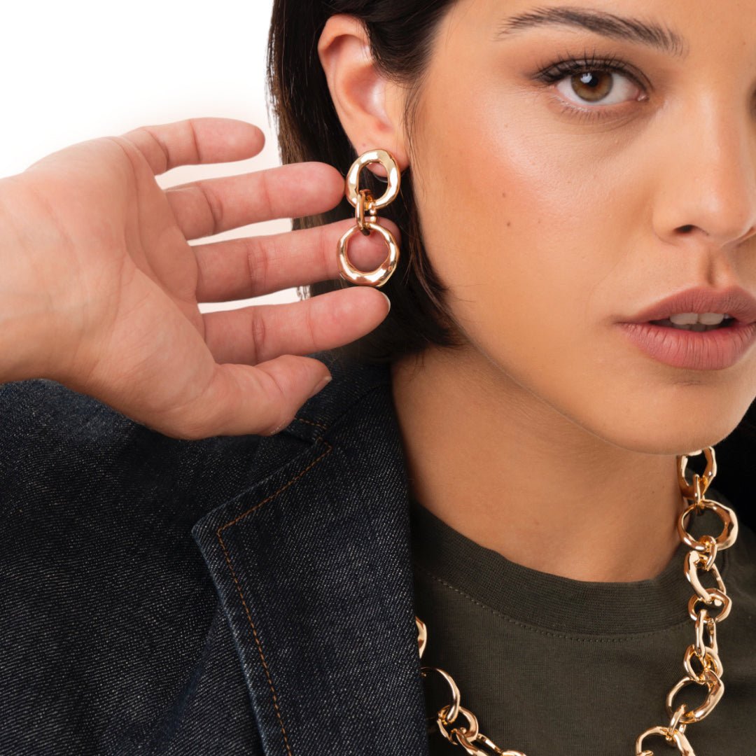 Orecchini pendenti con catena circolare in metallo - Mya Accessories