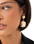 Orecchini pendenti in metallo martellato a base circolare - Mya Accessories
