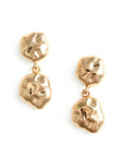 Orecchini pendenti con design irregolare in metallo martellato - Mya Accessories