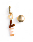 Orecchini pendenti in metallo ed acrilico scritta LOVE tono beige - Mya Accessories