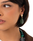 Orecchini pendenti con pietra a goccia in acrilico verde - Mya Accessories