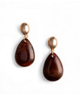 Orecchini pendenti con pietra a goccia in acrilico marrone - Mya Accessories