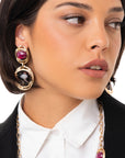 Orecchini pendenti in metallo a base circolare con pietra in acrilico animalier rossa - Mya Accessories