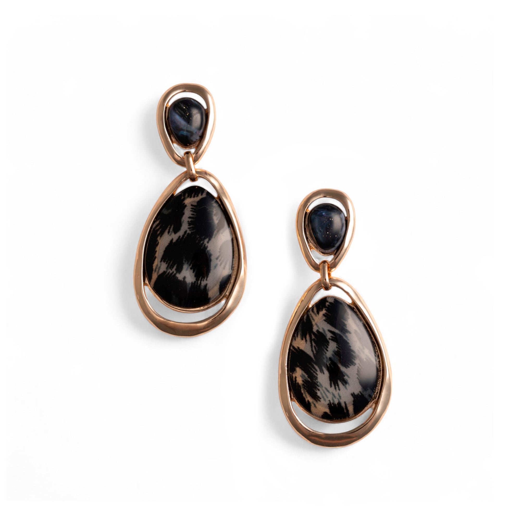 Orecchini pendenti in metallo con doppia pietra in acrilico animalier nera - Mya Accessories