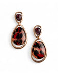 Orecchini pendenti in metallo con doppia pietra in acrilico animalier rossa - Mya Accessories