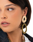 Orecchini pendenti in metallo con design ovale in acrilico verde - Mya Accessories
