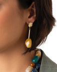 Orecchini pendenti in metallo con pietra in acrilico giallo - Mya Accessories