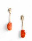 Orecchini pendenti in metallo con pietra in acrilico arancio - Mya Accessories