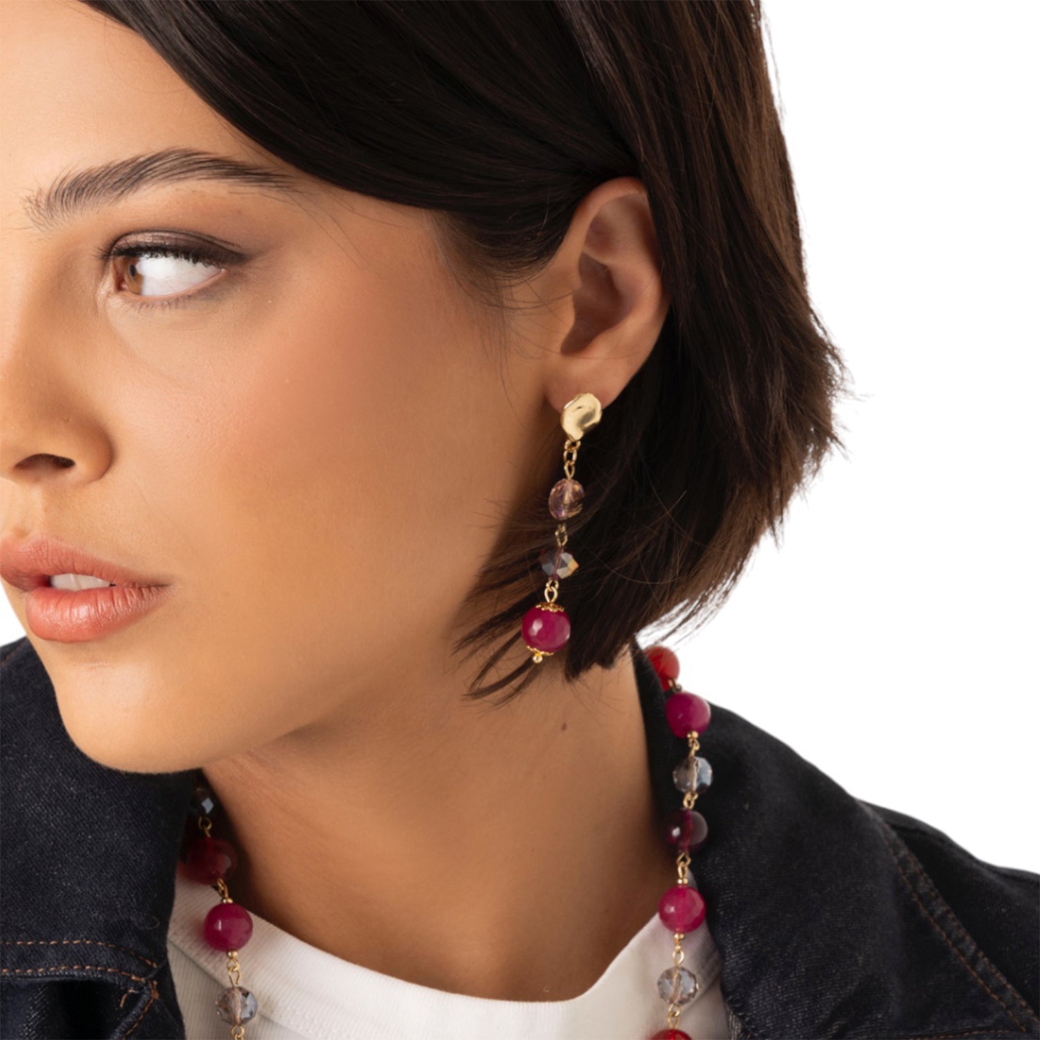 Orecchini pendenti con tre pietre semidure in vetro tono fucsia - Mya Accessories