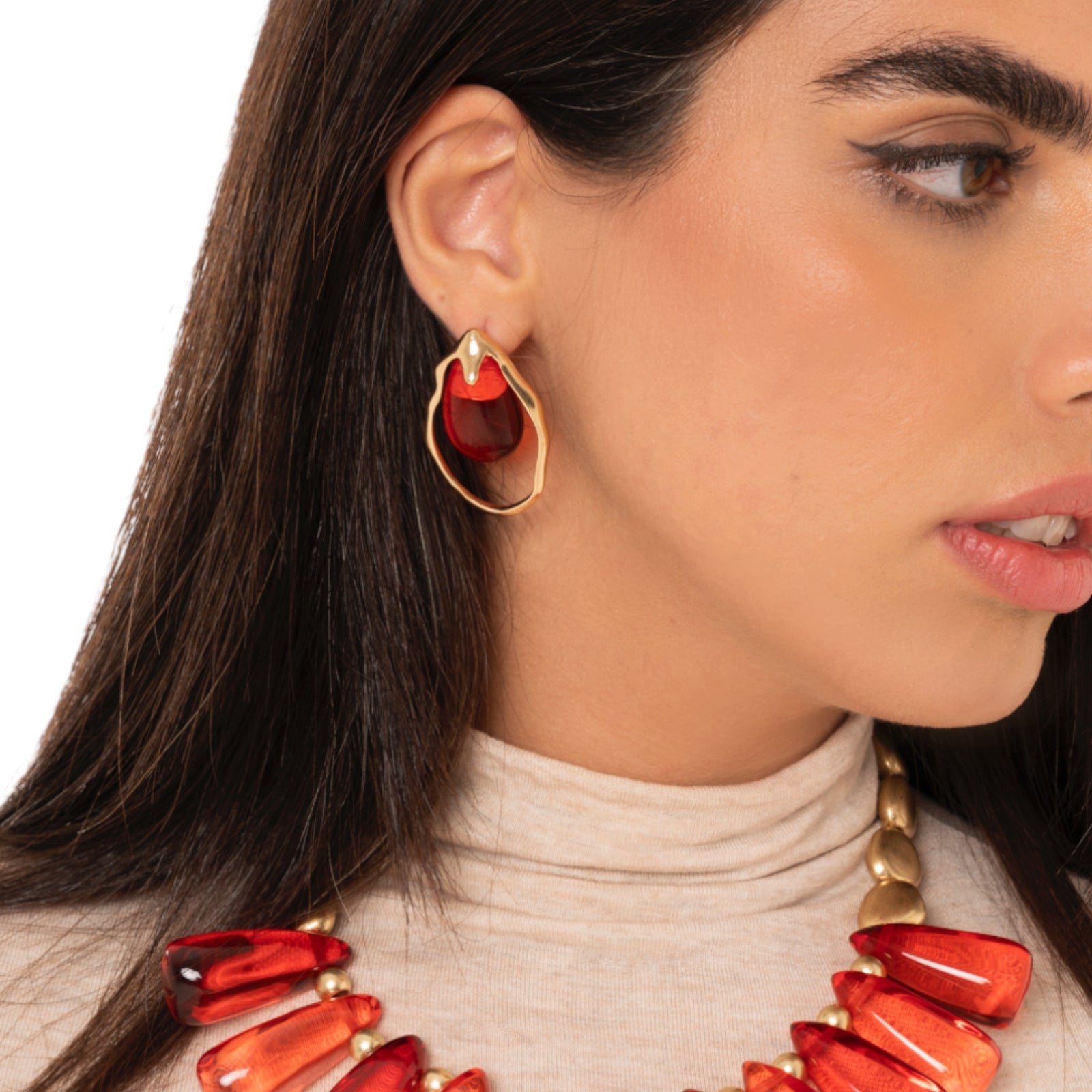 Orecchini in metallo a goccia con pietra in resina arancio - Mya Accessories