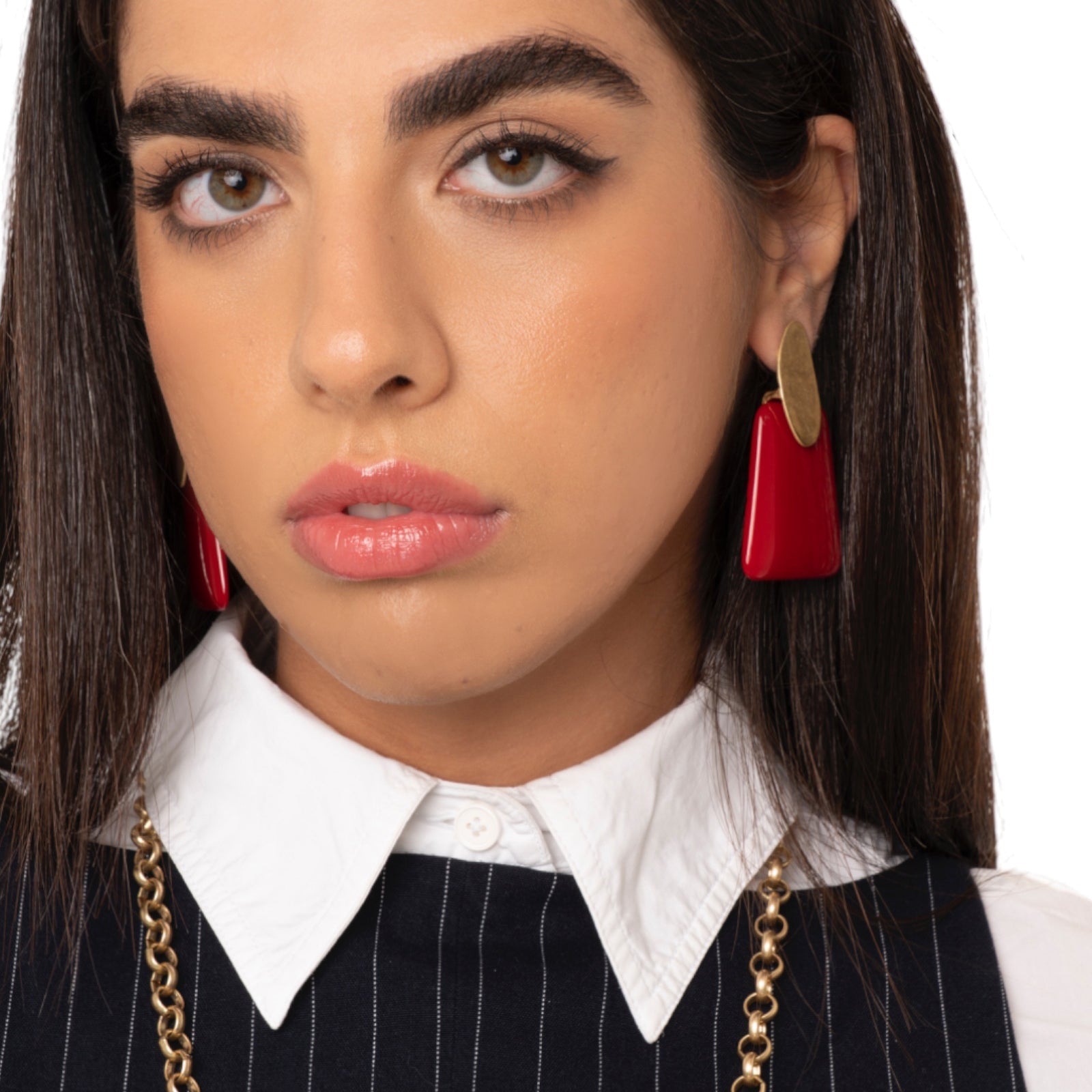 Orecchini con placchetta in metallo e pietra pendente rettangolare in resina rossa - Mya Accessories