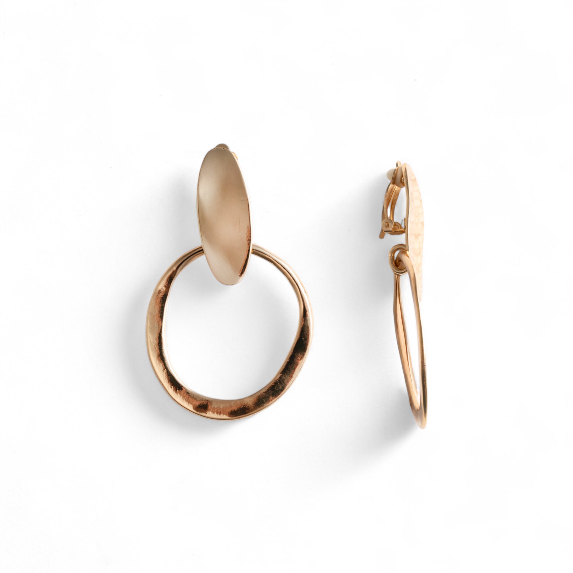Orecchini a clip in metallo con pendente circolare - Mya Accessories