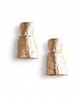 Orecchini pendenti in metallo graffiato - Mya Accessories