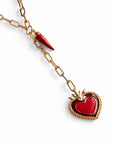 Collana a catena sottile con doppio pendete in acrilico a forma di corno e di cuore tono rosso - Mya Accessories
