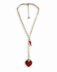 Collana a catena sottile con doppio pendete in acrilico a forma di corno e di cuore tono rosso - Mya Accessories