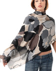 Sciarpa in cotone a fantasia floreale tono grigio - Mya Accessories