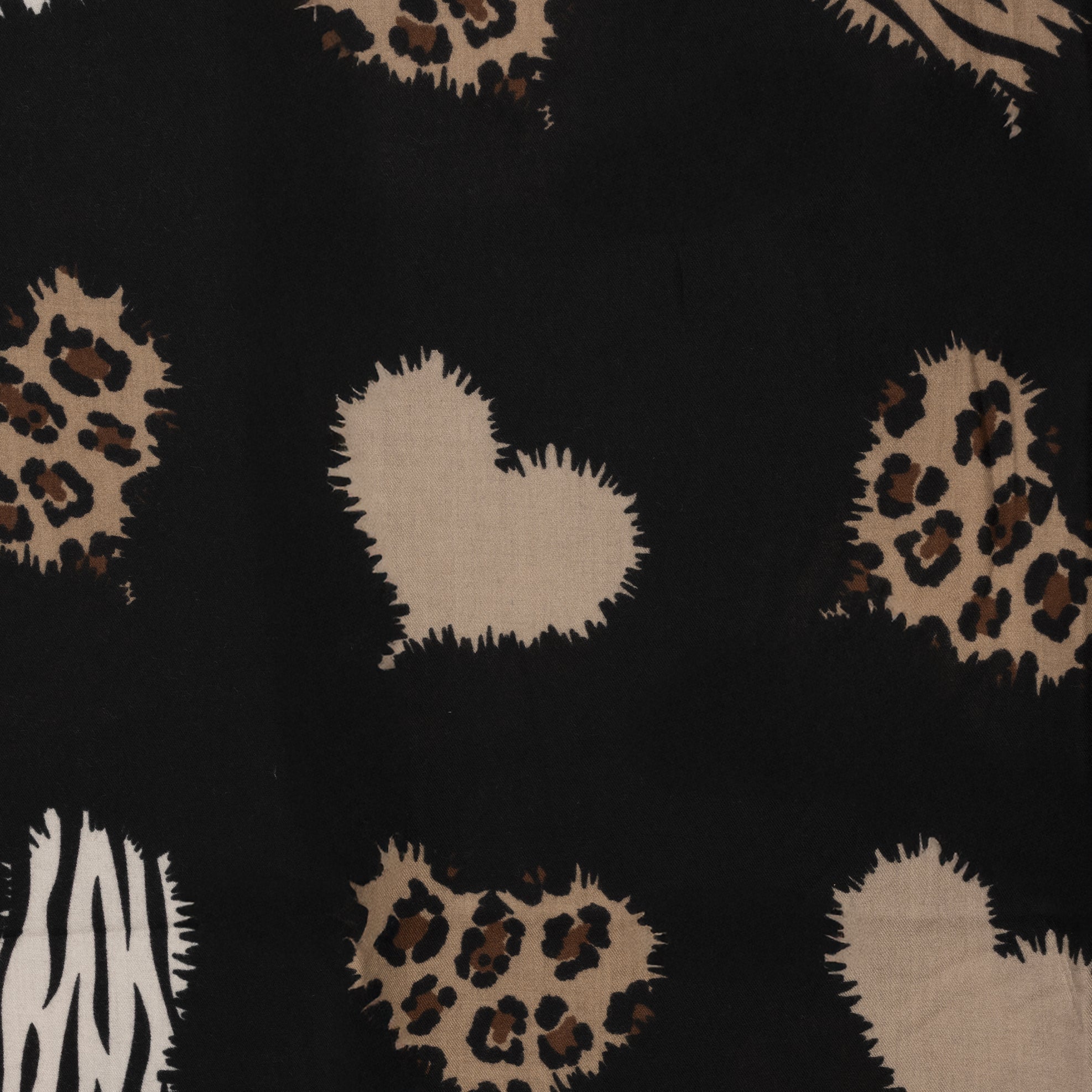 Sciarpa in lana nera con stampa a cuori animalier - Mya Accessories