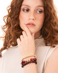 Bracciale elastico multi filo con pietre in acrilico e vetro tono rosso - Mya Accessories