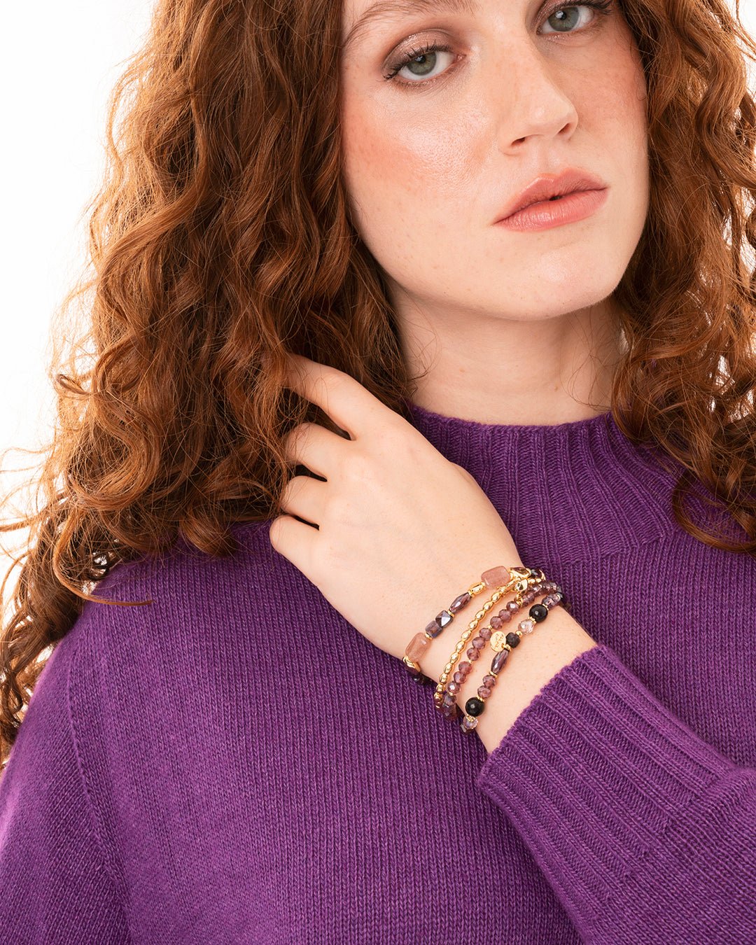 Bracciale elastico multi filo con pietre in vetro tono violaceo - Mya Accessories