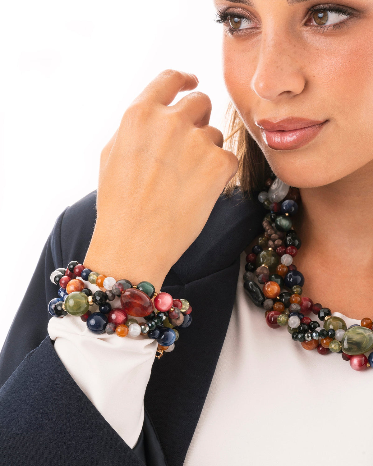Bracciale con pietre intrecciate in acrilico e vetro multicolore - Mya Accessories