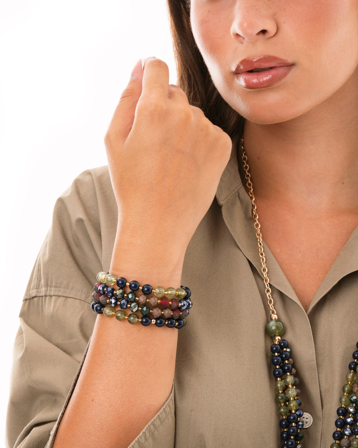 Bracciale elastico a quattro fili con pietre in acrilico tono verde e blu - Mya Accessories