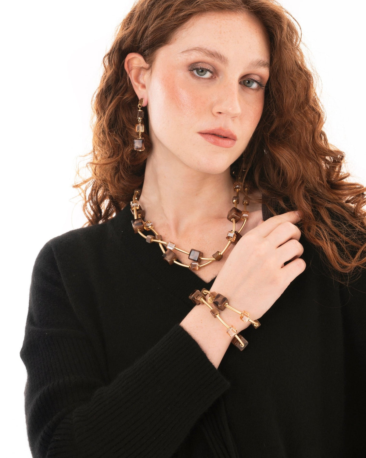 Collana girocollo a due fili con pietre a cubo in resina animalier tono beige - Mya Accessories