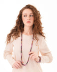 Collana lunga con sfere in acrilico e resina animalier tono viola - Mya Accessories