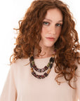 Collana due fili con pietre in acrilico e resina tono rosso e verde - Mya Accessories