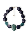 Collana girocollo con pietre schiacciate in acrilico tono blu - Mya Accessories