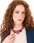 Collana girocollo con pietre grandi in acrilico tono rosso - Mya Accessories