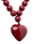 Collana girocollo con sfere in acrilico e pendente a cuore tono rosso - Mya Accessories