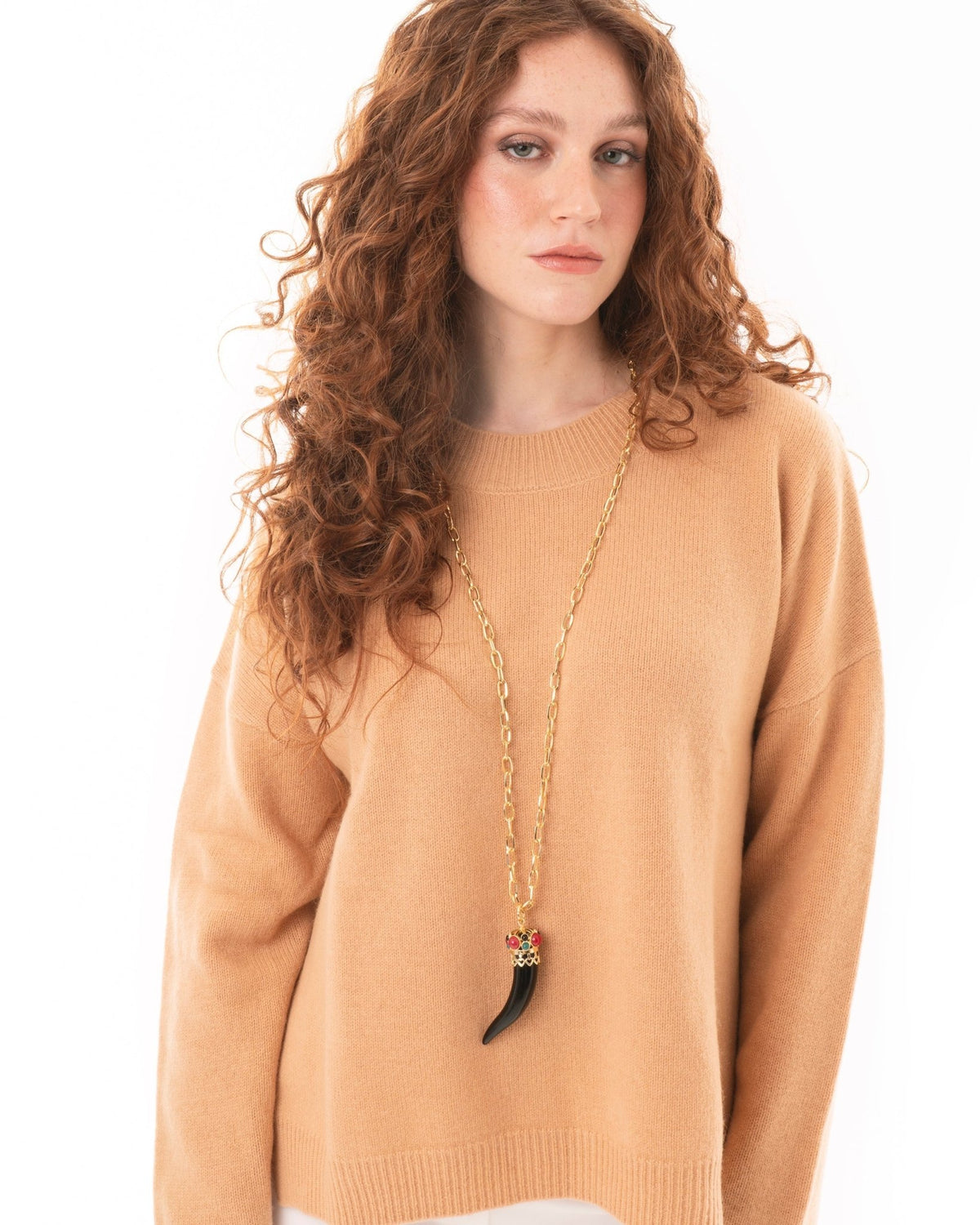 Collana lunga a catena con pendente in acrilico a forma di corno nero - Mya Accessories