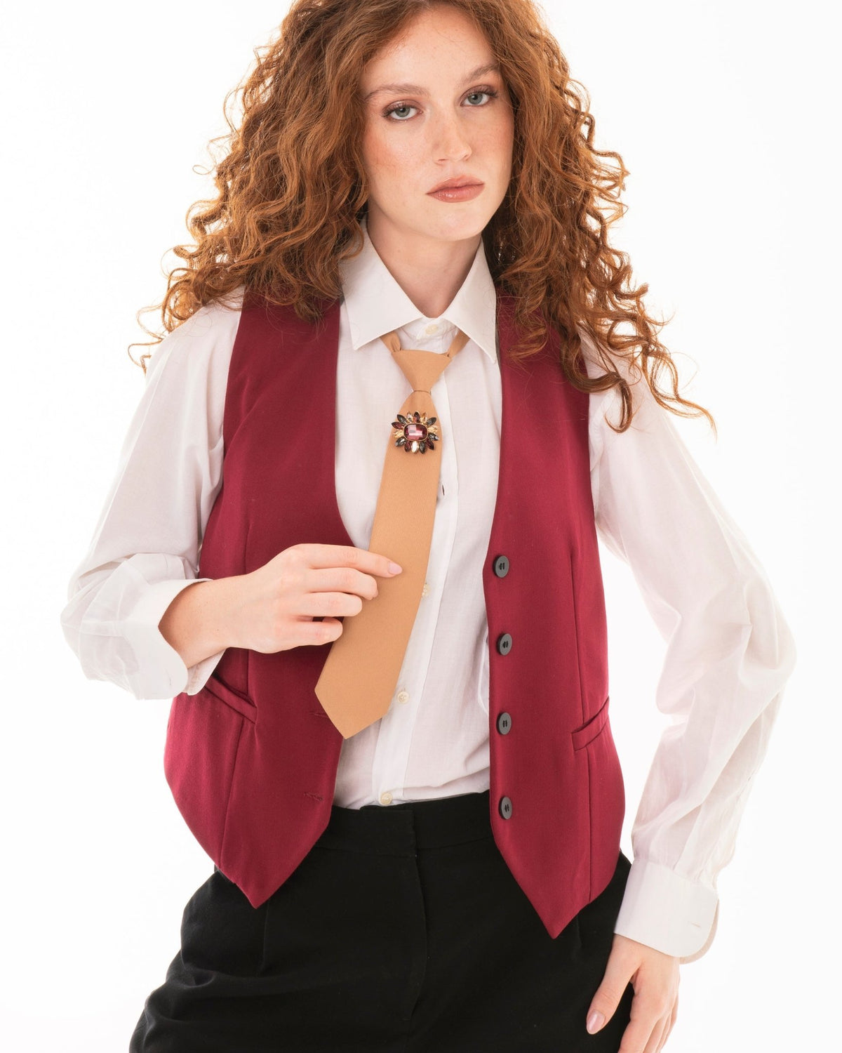 Cravatta elastica cammello con spilla in vetro multicolore - Mya Accessories