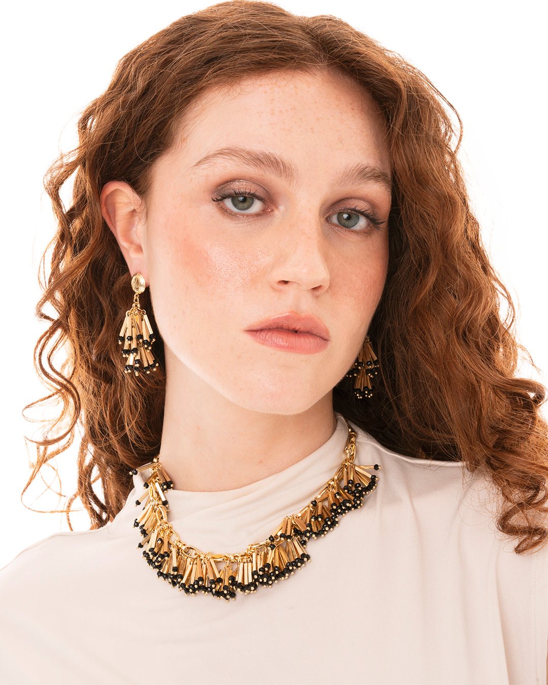 Collana girocollo in metallo con inserti in metallo e pietre in vetro nere - Mya Accessories