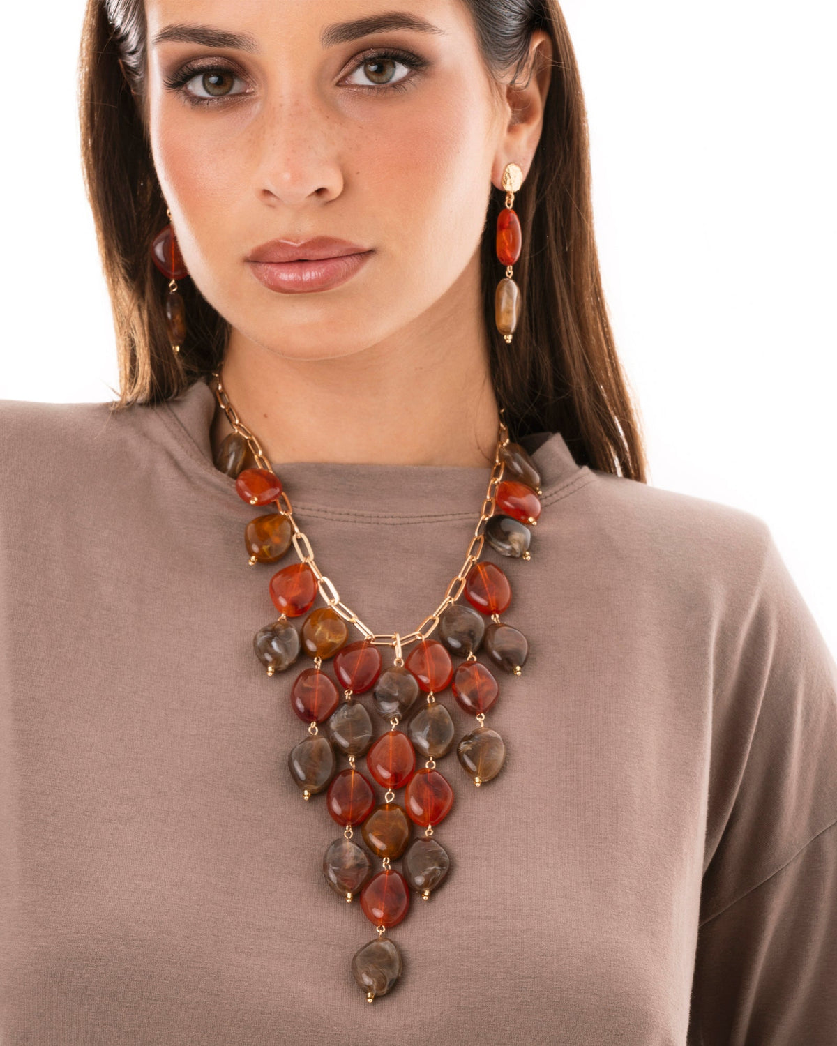 Collana girocollo a catena con cascata di pietre in acrilico tono marrone e rosso - Mya Accessories
