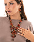 Collana girocollo a catena con cascata di pietre in acrilico tono marrone e rosso - Mya Accessories