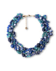 Collana girocollo con pietre intrecciate in acrilico e vetro tono blu - Mya Accessories