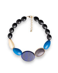 Collana girocollo con pietre in resina nere ed inserti in acrilico tono blu e grigio