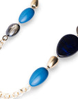 Collana lunga a catena con inserti in acrilico e vetro tono blu e grigio