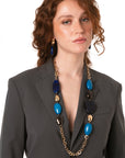 Collana lunga a catena con inserti in acrilico e vetro tono blu e grigio