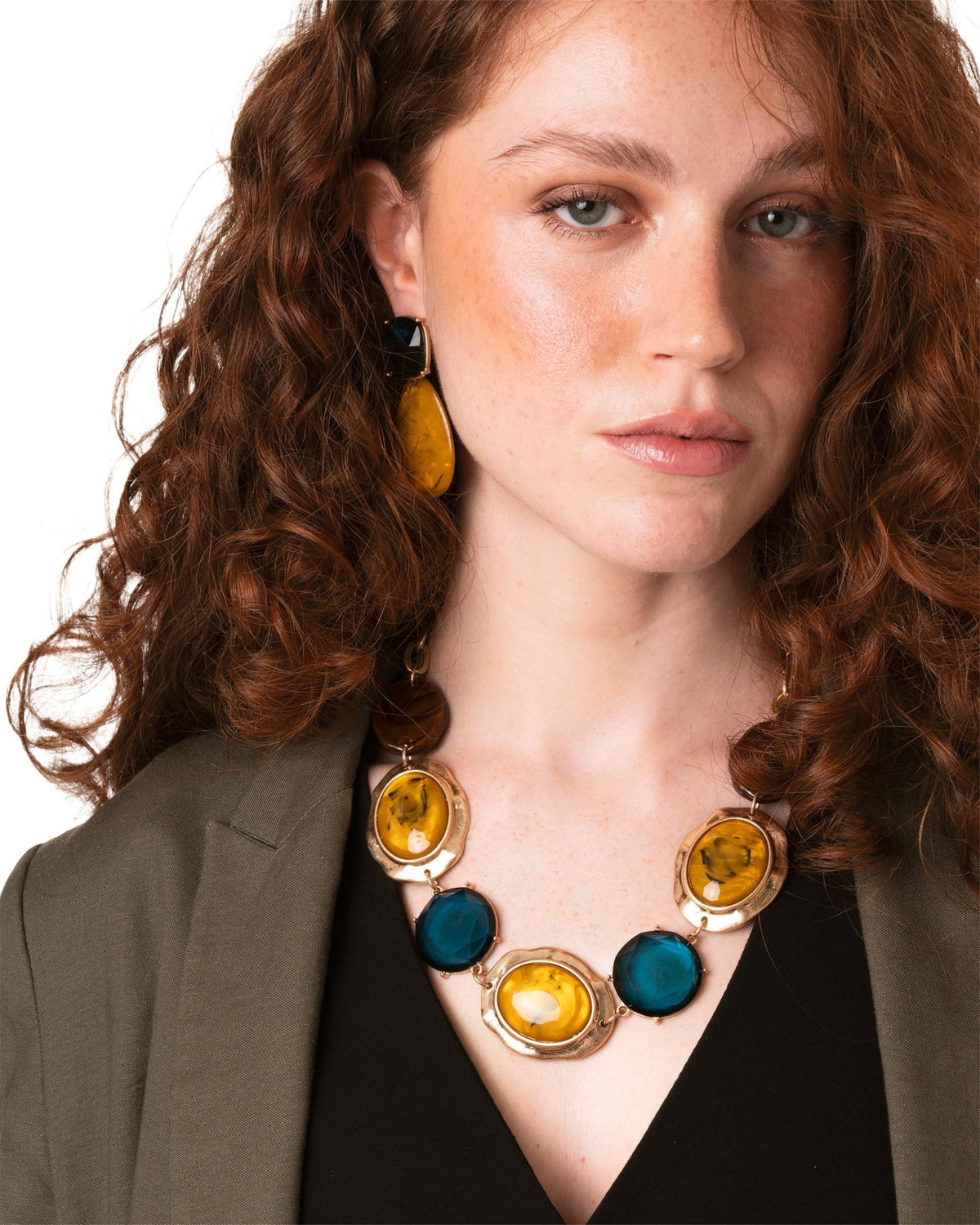 Collana girocollo a catena con pietre in acrilico tono marrone, ocra e azzurro - Mya Accessories