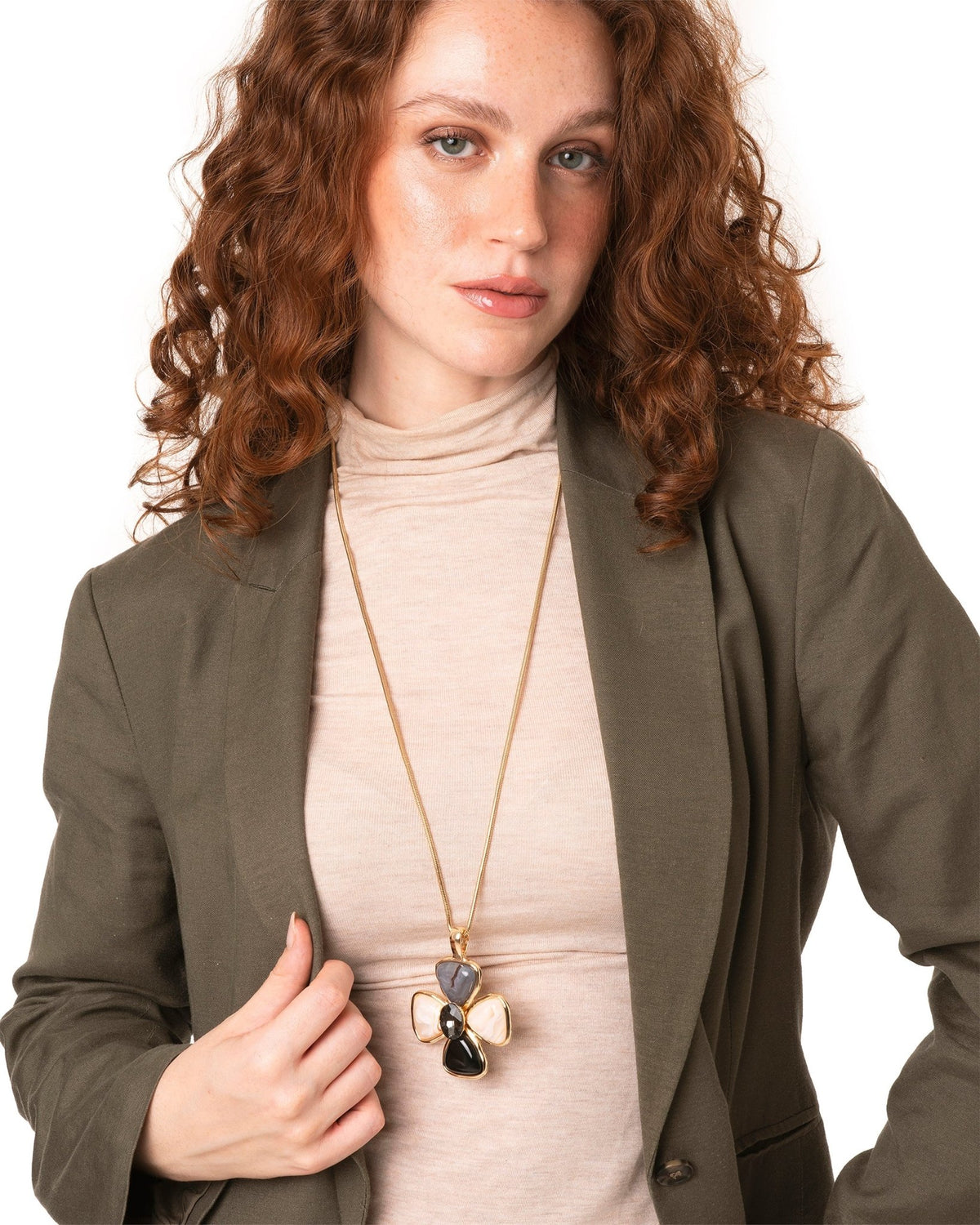 Collana lunga con catena snake e pendente a fiore in resina nei toni nero e beige - Mya Accessories