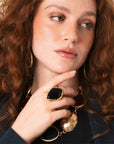 Anello in metallo elastico con pietra in acrilico blu scuro - Mya Accessories