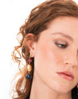 Orecchini pendenti in metallo con pietre in acrilico blu e viola - Mya Accessories