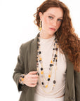 Orecchini pendenti con fili in metallo, mix di pietre vetro ed acrilico tono nero e giallo - Mya Accessories