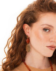 Orecchini pendenti in metallo con pietra in acrilico arancio - Mya Accessories