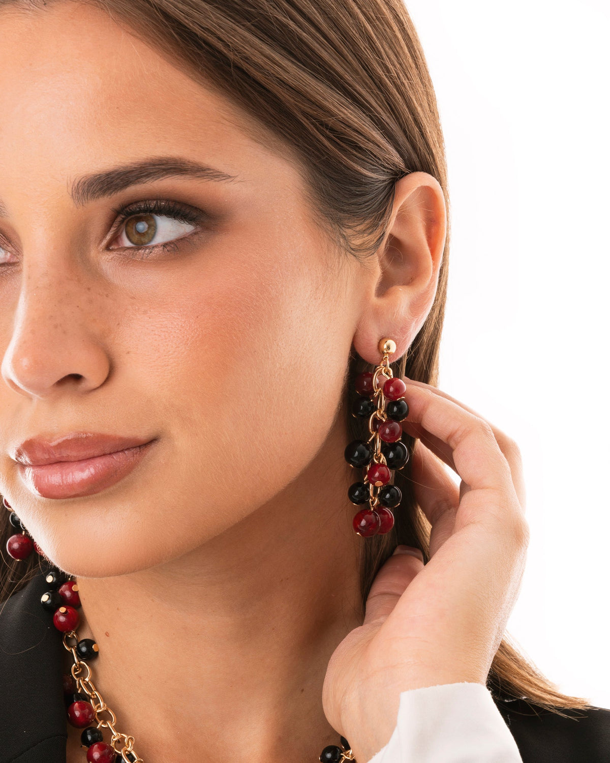 Orecchini pendenti con sfere in acrilico nere e rosse - Mya Accessories