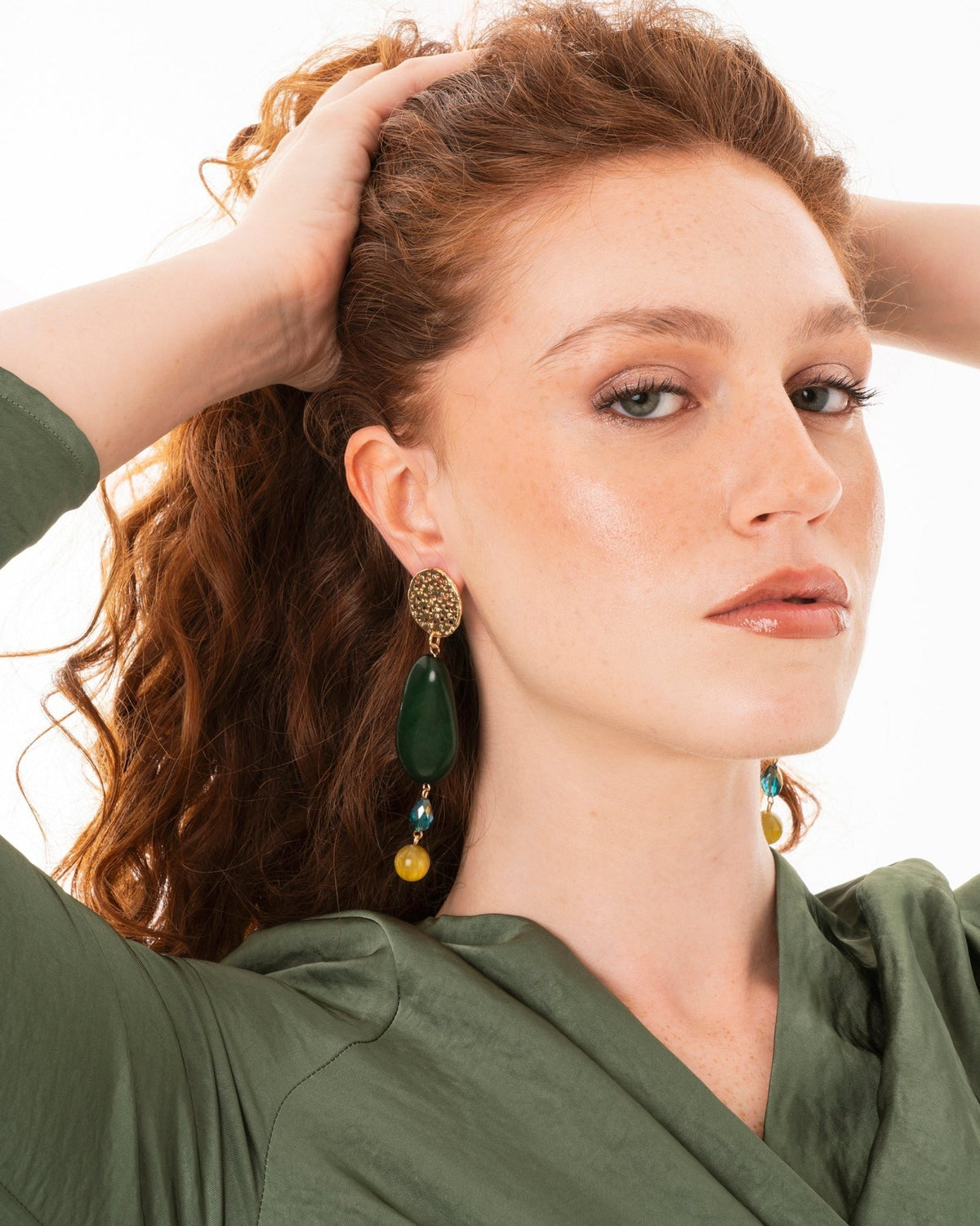 Orecchini pendenti con pietre in acrilico verde - Mya Accessories