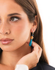 Orecchini pendenti a goccia con pietre dure tono azzurro e beige - Mya Accessories