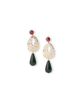 Orecchini pendenti in ottone con pietre in acrilico verde e rossa - Mya Accessories